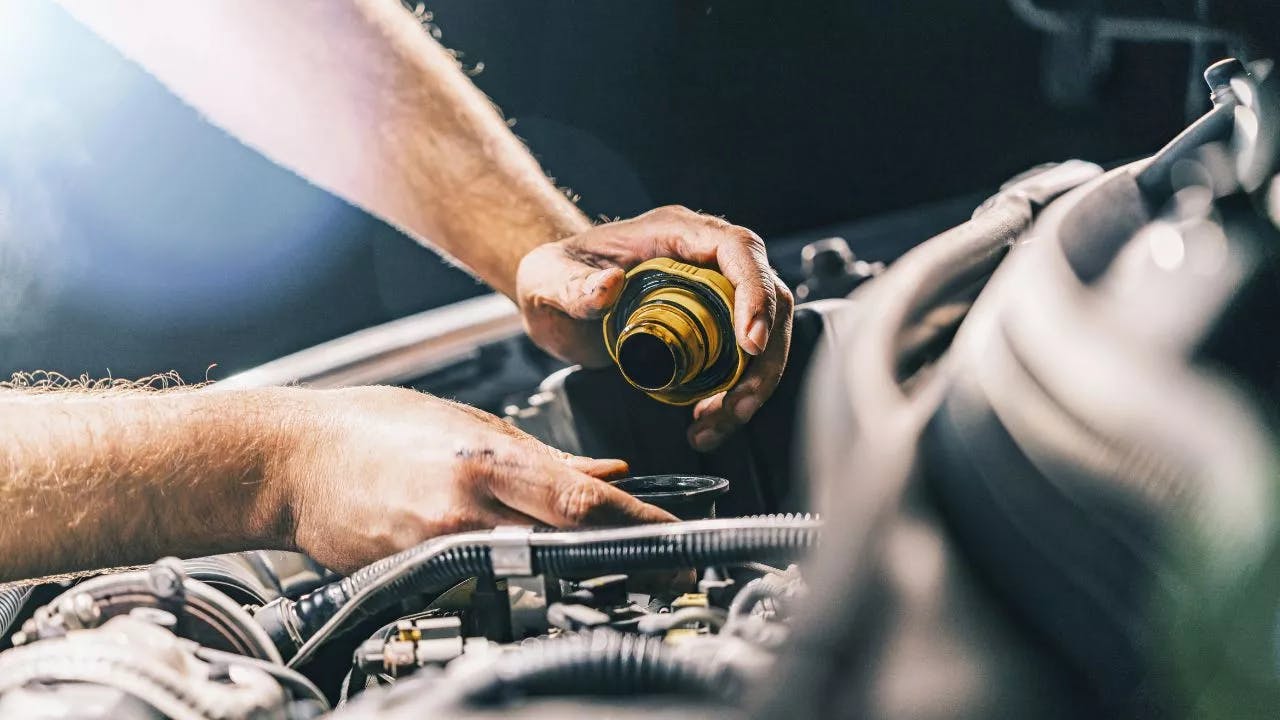The Ultimate Guide to Oil Changes: Types, Intervals, and Importance